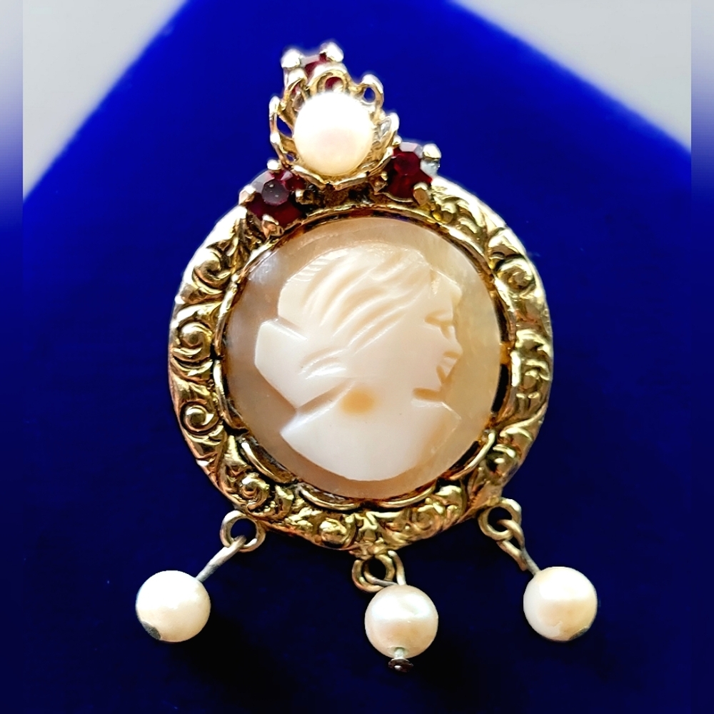 Victorian GF Cameo Brooch with Garnets & Pearls ♡